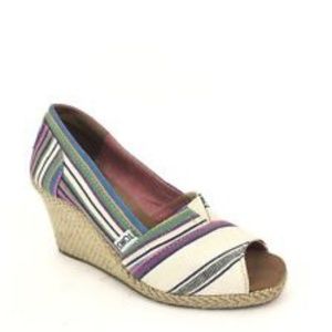 NWOT 💜 TOMS sz 6.5 Calypso canvas wedges